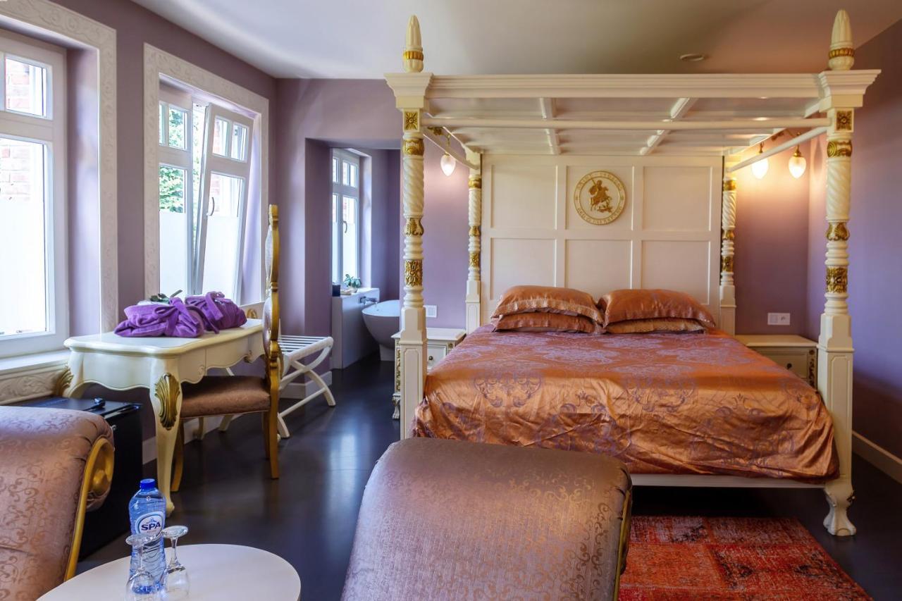 B&B Saint-Georges -Located In The City Centre Of Bruges- Exterior foto A suite at the hotel