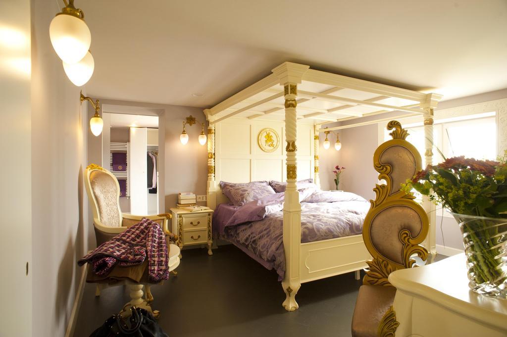 B&B Saint-Georges -Located In The City Centre Of Bruges- Habitación foto A bedroom at the hotel